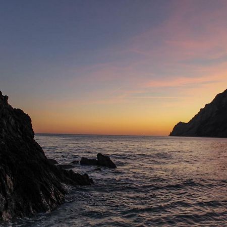 "Home Away From Home" Monterosso al Mare Esterno foto