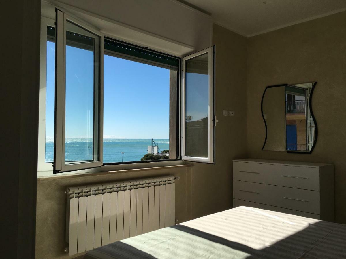 "Home Away From Home" Monterosso al Mare Esterno foto