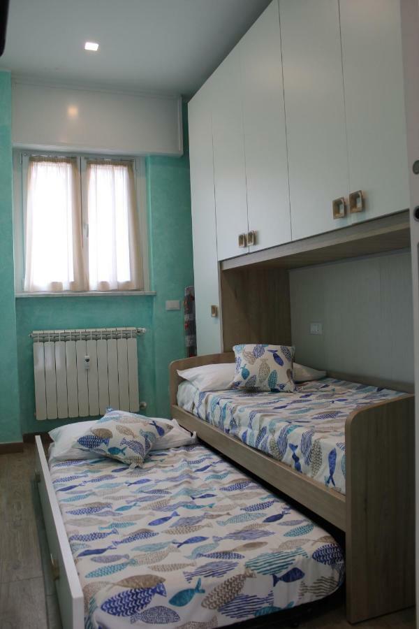 "Home Away From Home" Monterosso al Mare Esterno foto