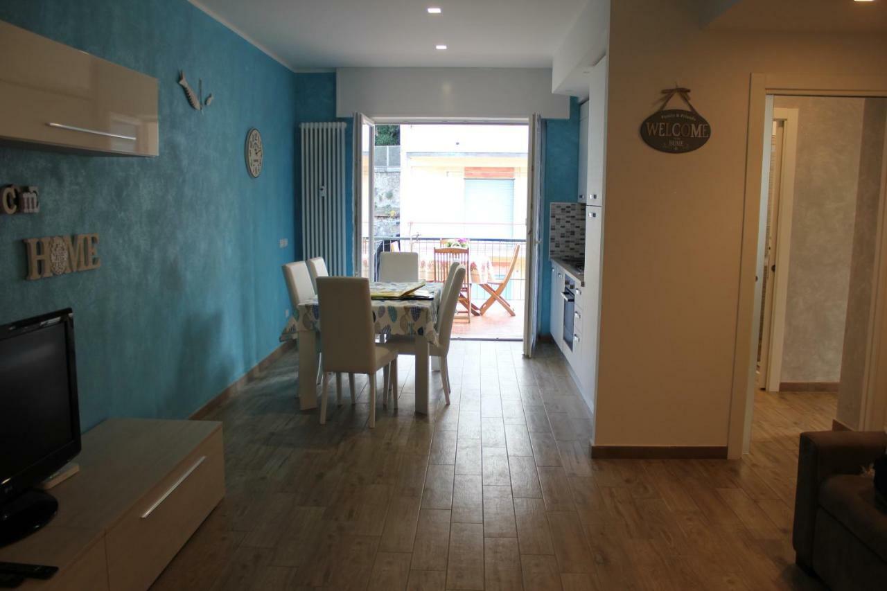 "Home Away From Home" Monterosso al Mare Esterno foto