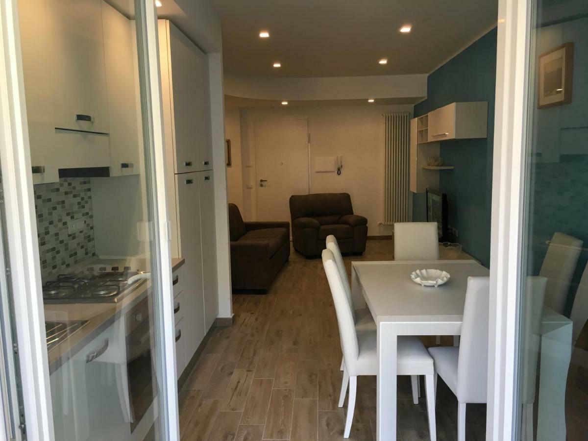 "Home Away From Home" Monterosso al Mare Esterno foto